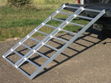 YUTRAX Bi-Fold Loading Ramp